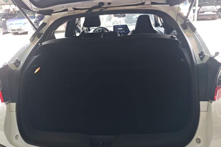 Used Toyota IZOA 2020 2.0L Yichi Version Trunk
