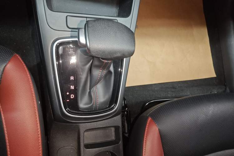 Used Kia KX Cross 2017 1.4L AT GLS Gear Lever