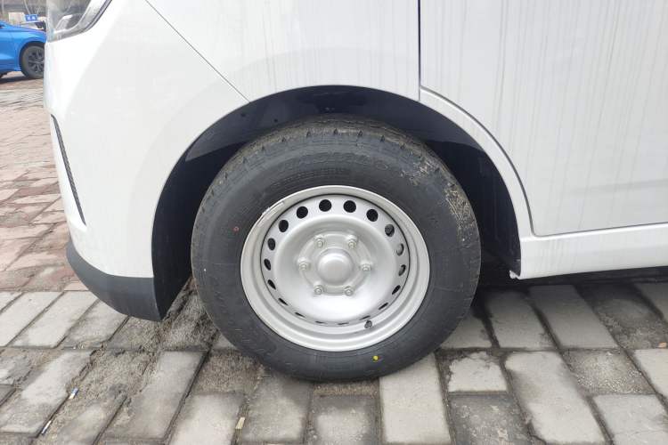 Used Wuling Yangguang 2025 Model 400km Bus Edition—Comfort Edition