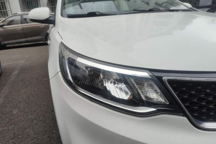 Used Kia K2 2015 Sedan 1.4L MT GLS Right Front Headlight