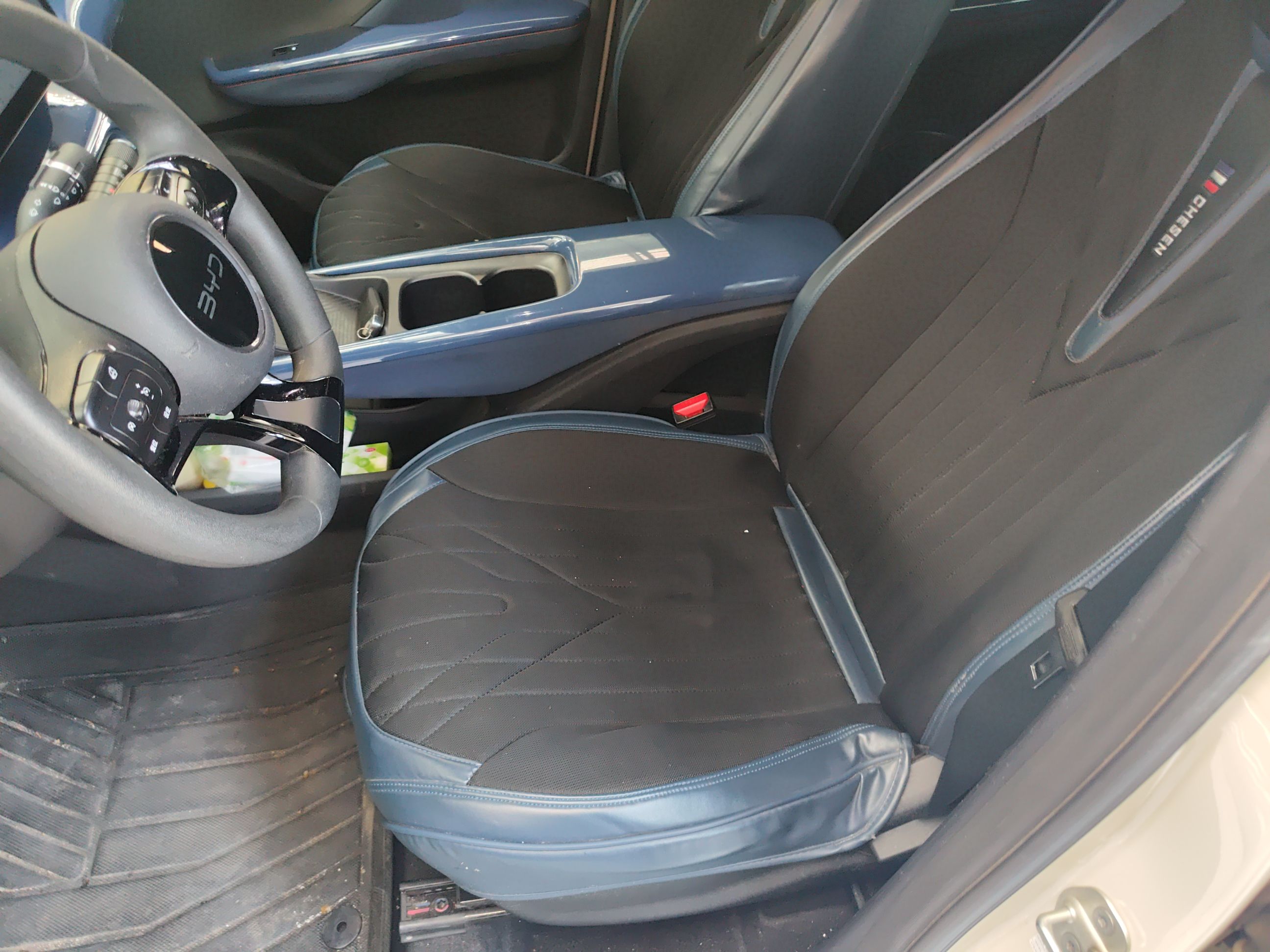 Переднее сиденье в автомобиле