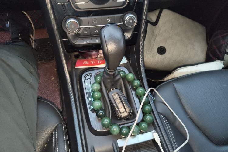 Used JMC Yusheng S330 2016 1.5L GTDi Automatic Two-Wheel Drive Fashion Edition Gear Lever