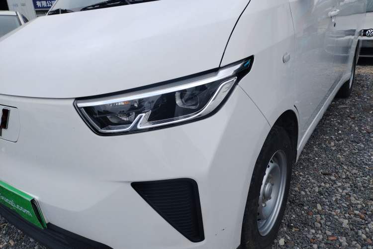 Used Wuling Yangguang 2024 300KM Comfort Version Passenger Van 75kW
