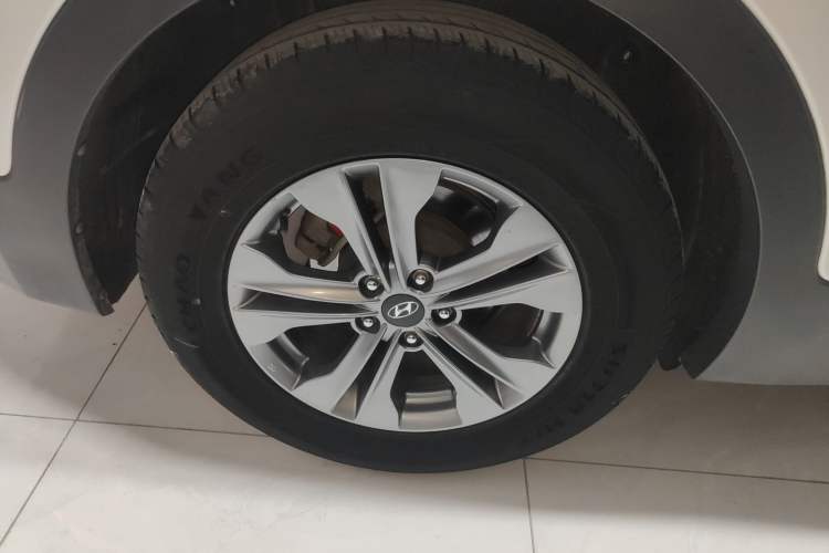 Used Hyundai Santa Fe 2015 2.0T Automatic All-Wheel Drive Smart Version 5 Seats