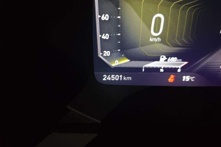 Used Lynk & Co 02 2021 1.5TD DCT Two-Wheel Drive Champion Edition Odometer Close Up