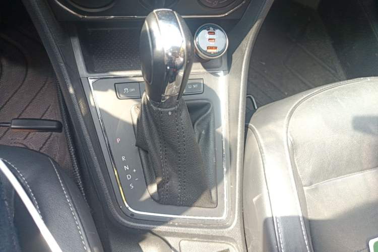 Used Volkswagen Gran Lavida 2015 1.6L Automatic Comfort Edition
