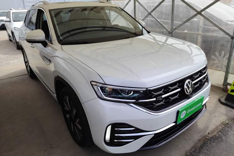 Used Volkswagen Tayron 2023 Revised Version 380TSI All-Wheel Drive R-Line High-Energy Edition Front Right 45 Deg