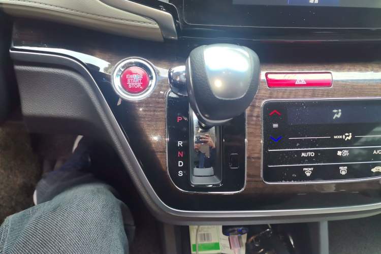 Used Honda Odyssey 2015 Revised 2.4L Luxury Edition
