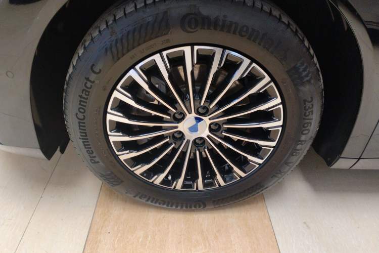 Used Denza D9 2025 Model DM-i Four-Wheel Drive Prestige Edition
