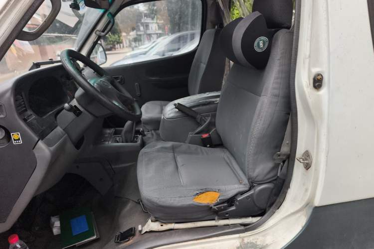 Used Jinbei Hiace 2011 2.0L 5th Generation Kuaiyunwang Luxury Edition 4G19 Left Front Seat