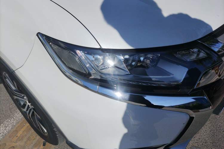 Used Mitsubishi Outlander 2018 2.4L 4x4 Elite Edition 5 Seats
