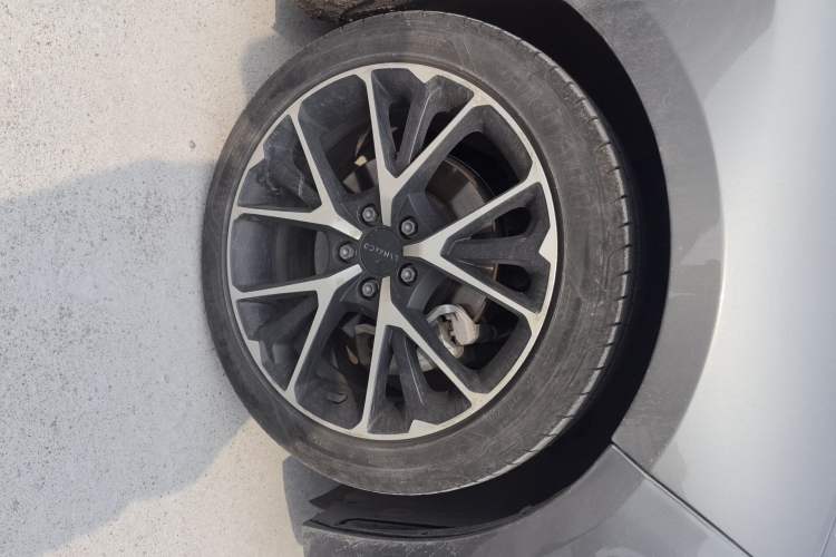 Used Lynk & Co 03 2021 1.5TD DCT Jing Champion Edition Right Front Wheel Hub