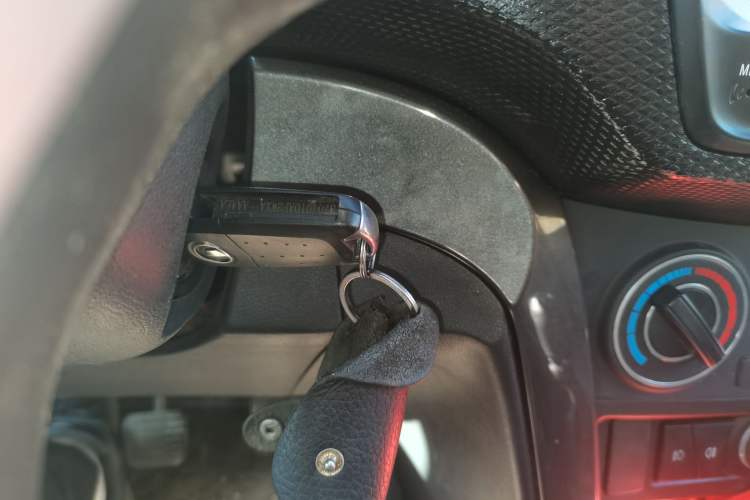 Used Great Wall Wingle 5 2017 2.4L European-spec Gasoline 2WD Elite Model with Big Double Cab – 4G69S4N
