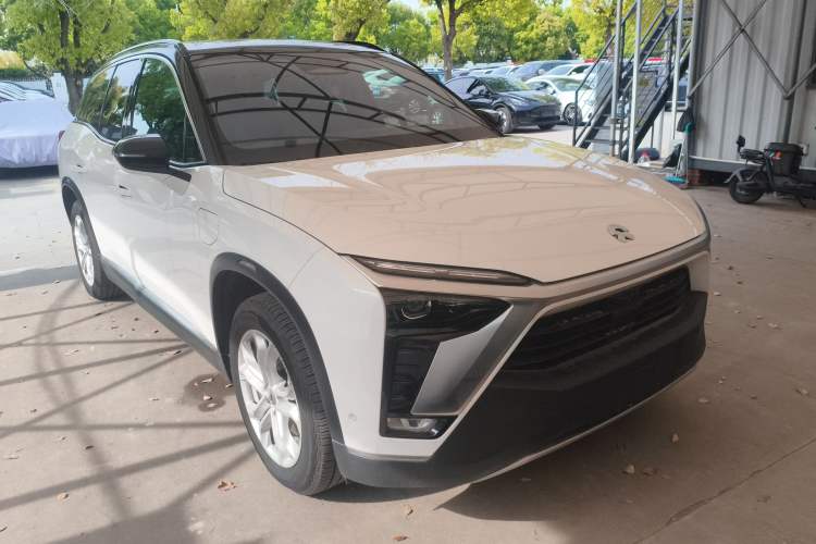 Used Nio ES8 2020 580 km Range 7-Seater Version Front Right 45 Deg