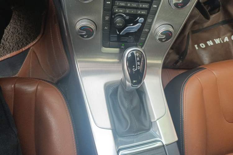 Used Volvo S60 2017 S60L T4 Smart Range Edition
