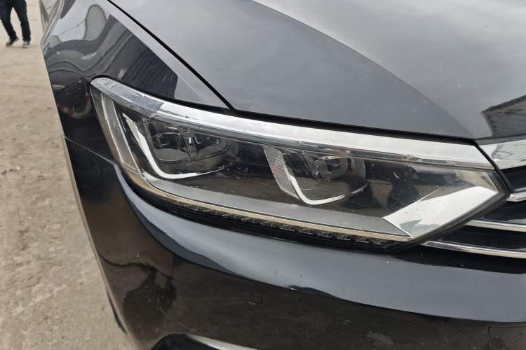 Used Volkswagen Magotan 2018 380TSI DSG Luxury Model Right Front Headlight