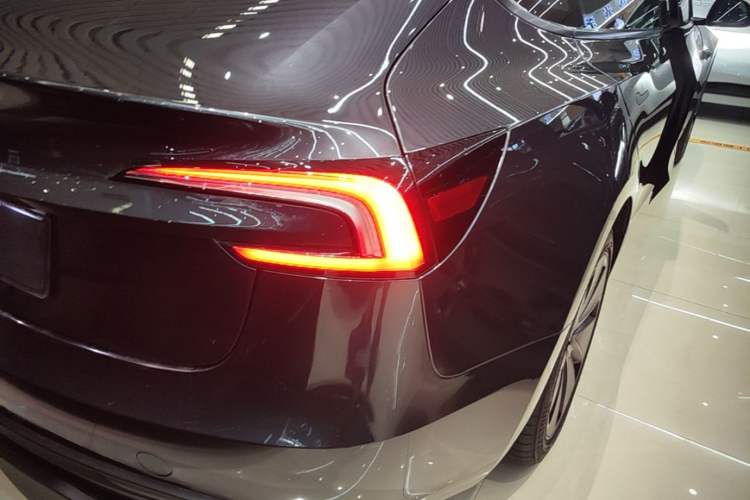 Used Tesla Model 3 2025 Rear-Wheel-Drive Version
