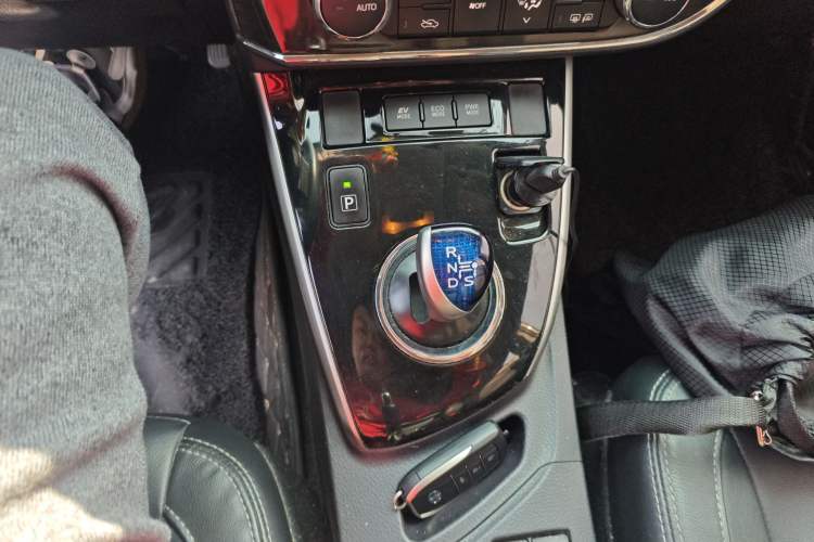 Used Toyota Corolla 2016 Dual-Engine 1.8L E-CVT Elite Edition