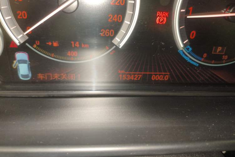 Used BMW X6 2015 xDrive28i Odometer Close Up