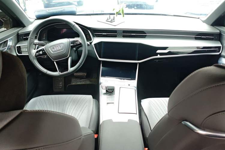 Used Audi A6L 2024 40 TFSI Luxury Dynamic Edition Center Console