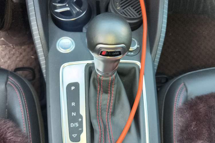 Used Audi Q2L 2022 35 TFSI Progressive Dynamic Edition Gear Lever