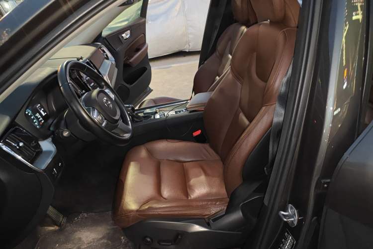 Used Volvo XC60 2019 T5 4x4 Smart Edition China VI Standard Left Front Seat