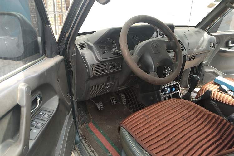 Used Leopaard Heijingang 2009 2.4L Manual 4x4 Driver Seat