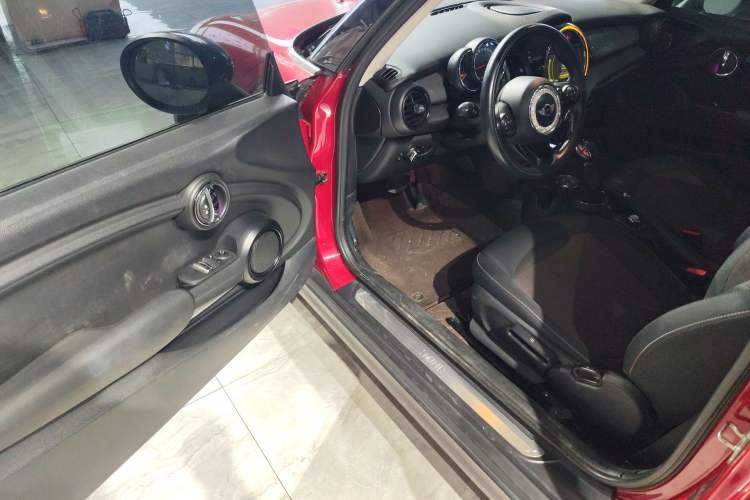 Used MINI MINI 2014 1.5T COOPER Fun
