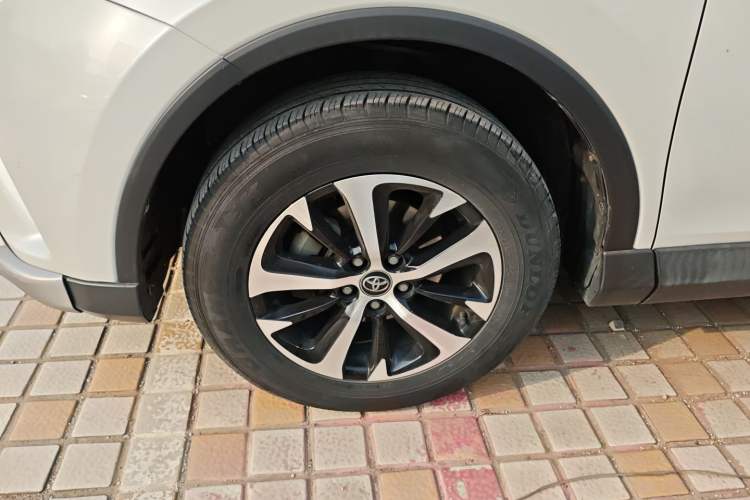 Used Toyota RAV4 2016 2.0L CVT Two-Wheel Drive Fashion Edition China V Standard Left Front Wheel Hub
