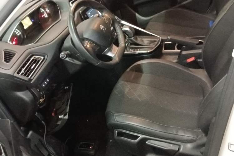 Used Peugeot 308 2016 1.6L Automatic Luxury Edition
