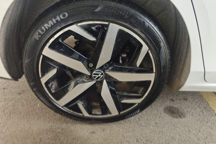 Used Volkswagen Lamando 2024 Lavida L 280TSI DSG Cool & Spicy Edition Right Rear Wheel Hub