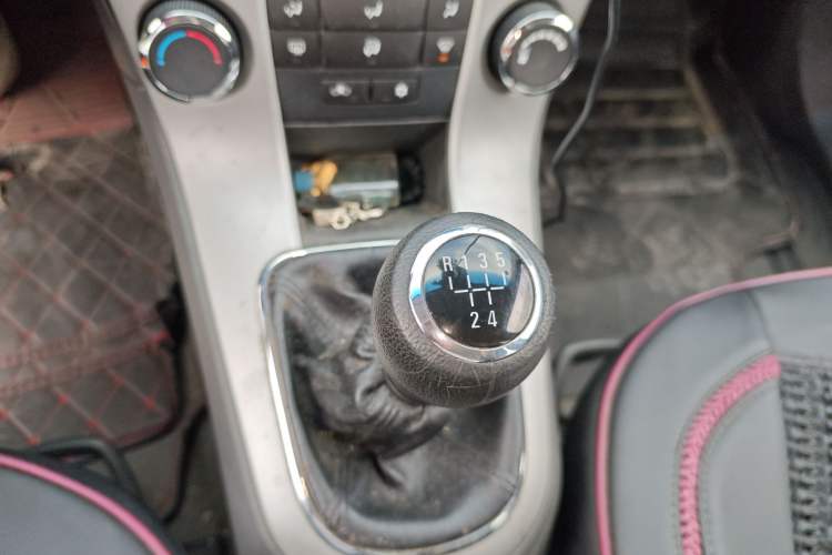 Used Chevrolet Cruze 2013 1.6L SE MT Gear Lever