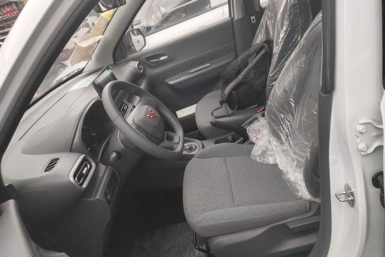 Used Wuling Hongguang New Energy 2025 Extended-Range Hybrid 50KM Comfort Version