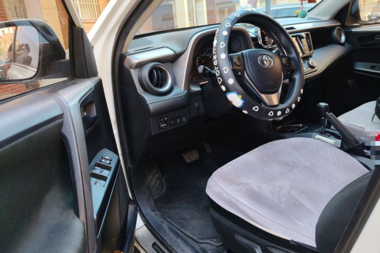 Used Toyota RAV4 2016 2.0L CVT Two-Wheel Drive Comfort Edition China V Standard
