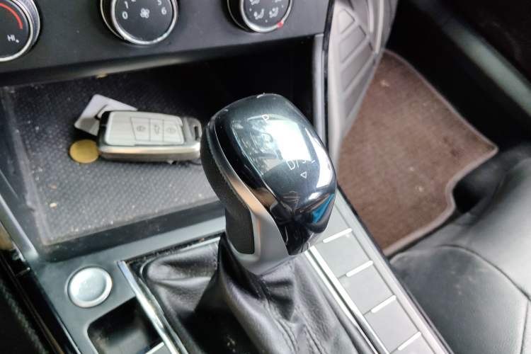 Used Volkswagen Passat 2019 280TSI Business Edition China VI Gear Lever