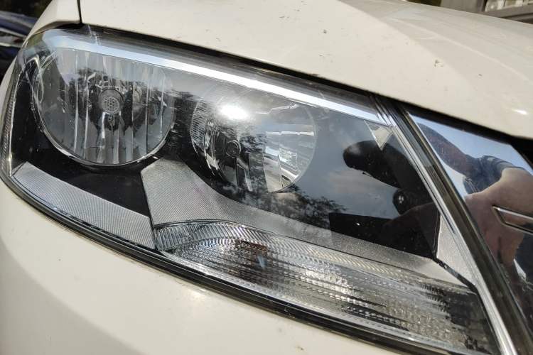 Used Volkswagen Lavida 2013 Revised Version 1.4 TSI DSG Comfort Edition Right Front Headlight