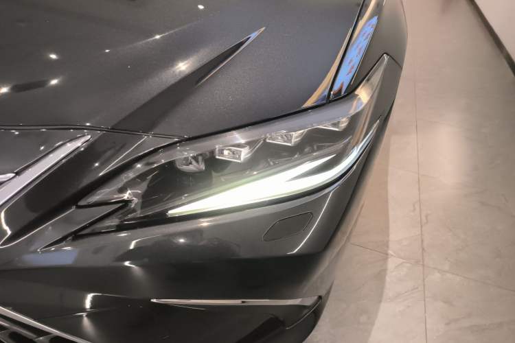 Used Lexus ES 2021 300h Deluxe Edition