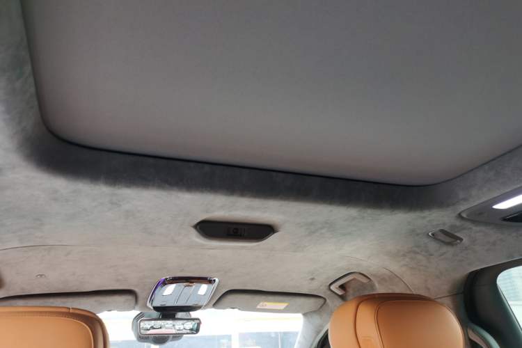 Used Geely Galaxy LEVC L380 2024 140-Degree 6-Seater All-Wheel-Drive Ultra Headliner