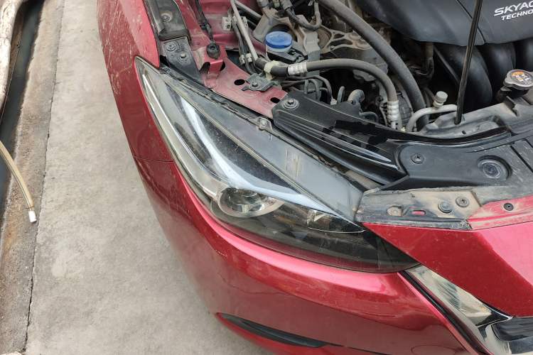 Used Mazda 3 Axela 2017 Sedan 1.5L Automatic Comfort Model Emission Standard China V Right Front Headlight