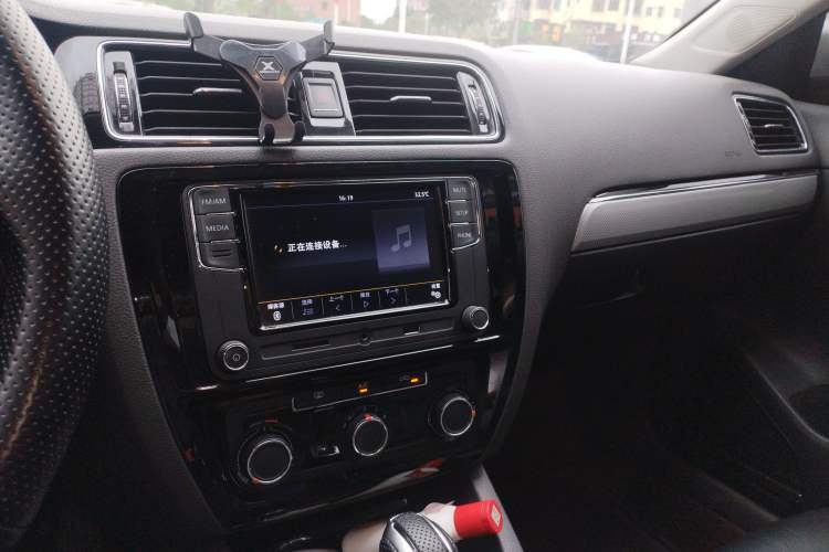 Used Volkswagen Sagitar 2015 230TSI Automatic Comfort Version Audio And AC Panel