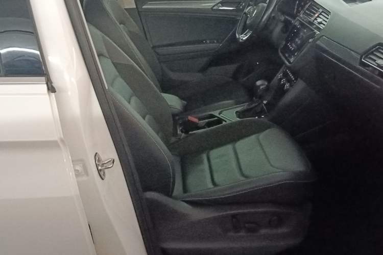 Used Volkswagen Tiguan L 2021 330TSI Automatic Two-Wheel Drive R-Line Enhanced Edition Right Front Seat