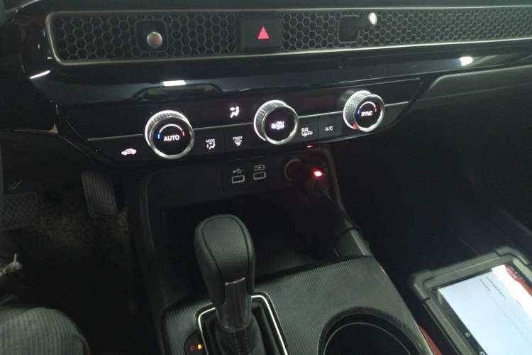 Used Honda Civic 2022 240TURBO CVT Dynamic Edition Audio And AC Panel