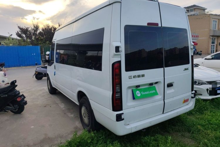 Used JMC Fushun 2023 2.0T Manual Mid-Drive Mid-Roof Commercial Multi-Purpose 7-Seater Passenger Vehicle