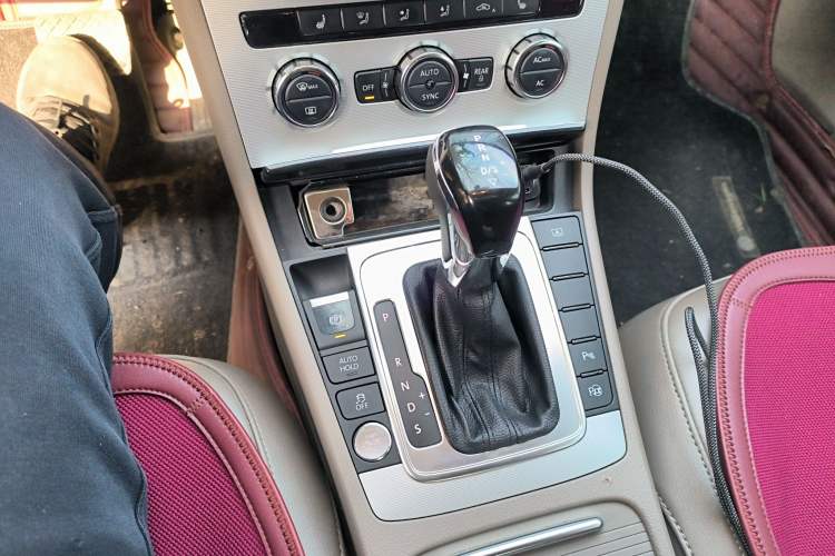 Used Volkswagen Magotan 2012 Facelift 1.8TSI Prestige Model Gear Lever