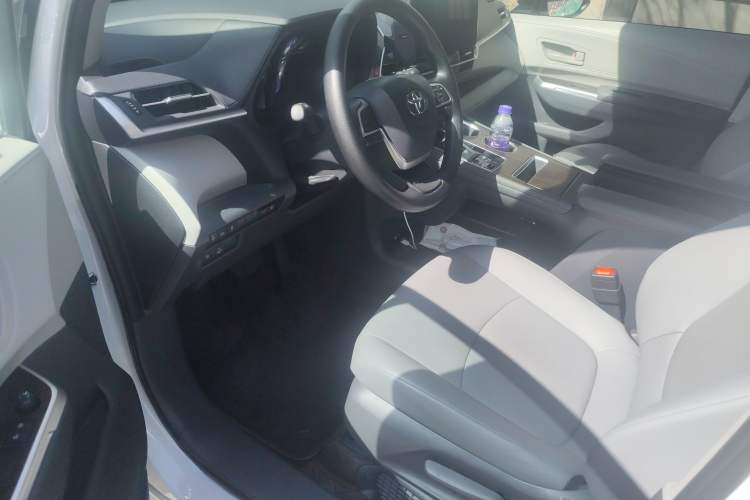 Used Toyota Granvia 2023 2.5L Hybrid Comfort Edition