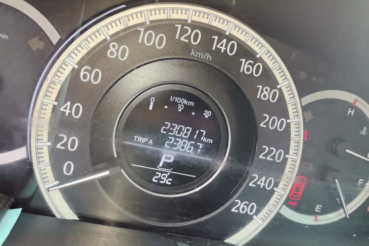 Used Honda Accord 2015 2.0L LXS Elite Edition Odometer Close Up