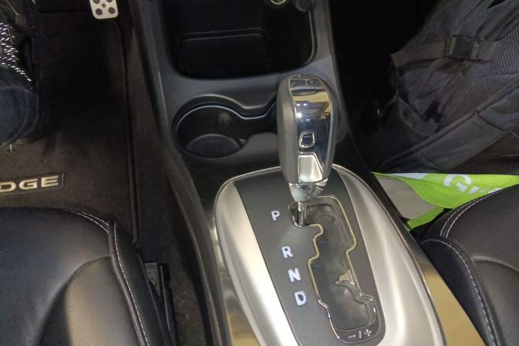 Used Dodge Journey 2013 2.4L Two-Wheel Drive Luxury Version Gear Lever
