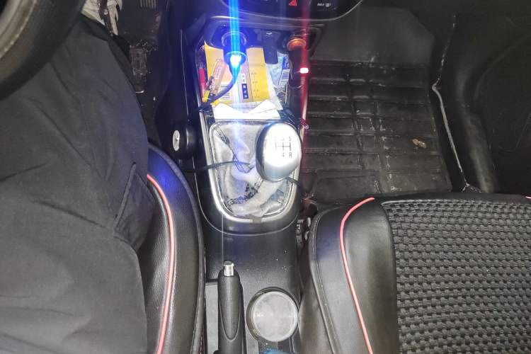 Used CHANGAN CS15 2016 1.5L Manual Fashion Edition Gear Lever