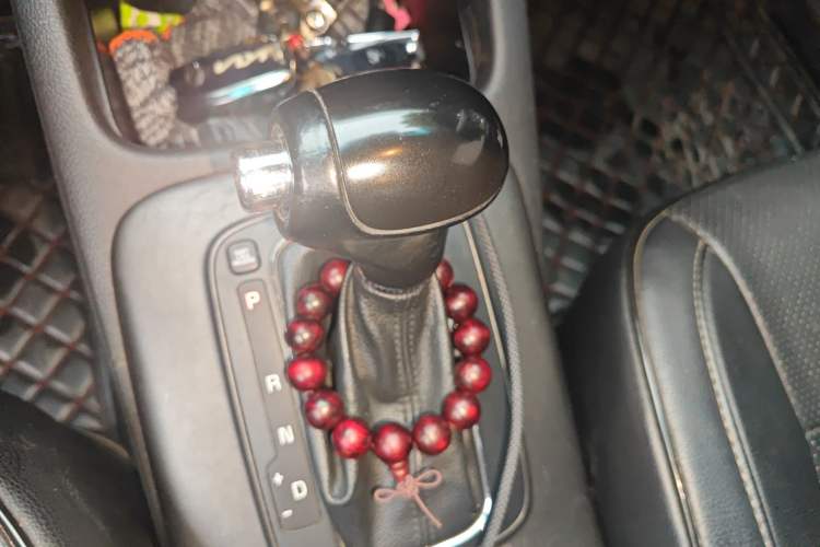 Used Kia K3 2013 1.6L Automatic GLS Gear Lever