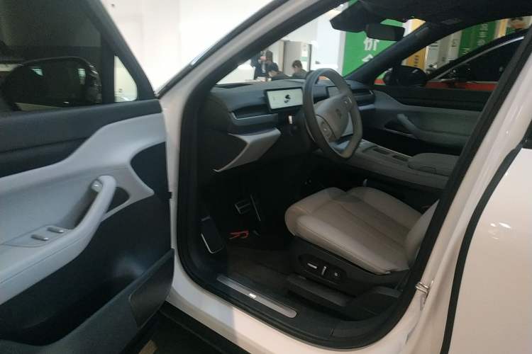 Used Nio ES8 2024 75 kWh Driver Seat